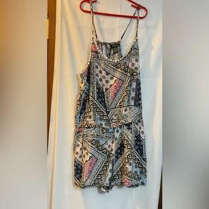 Rue 21 size medium paisley romper drawstring tie around neck very light weight.